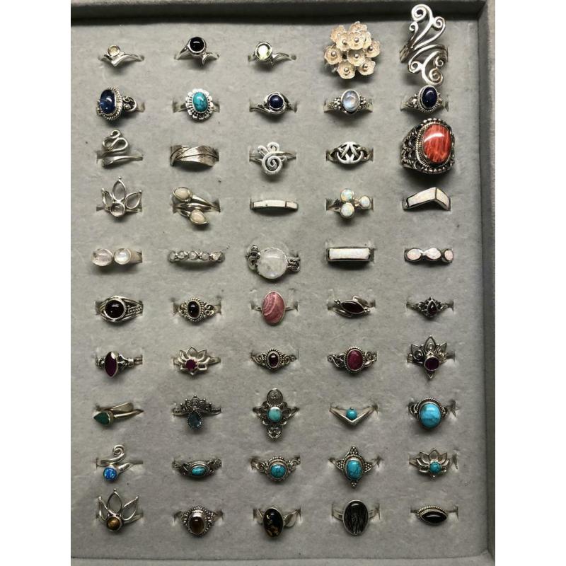 Ringen in zilver met edelstenen