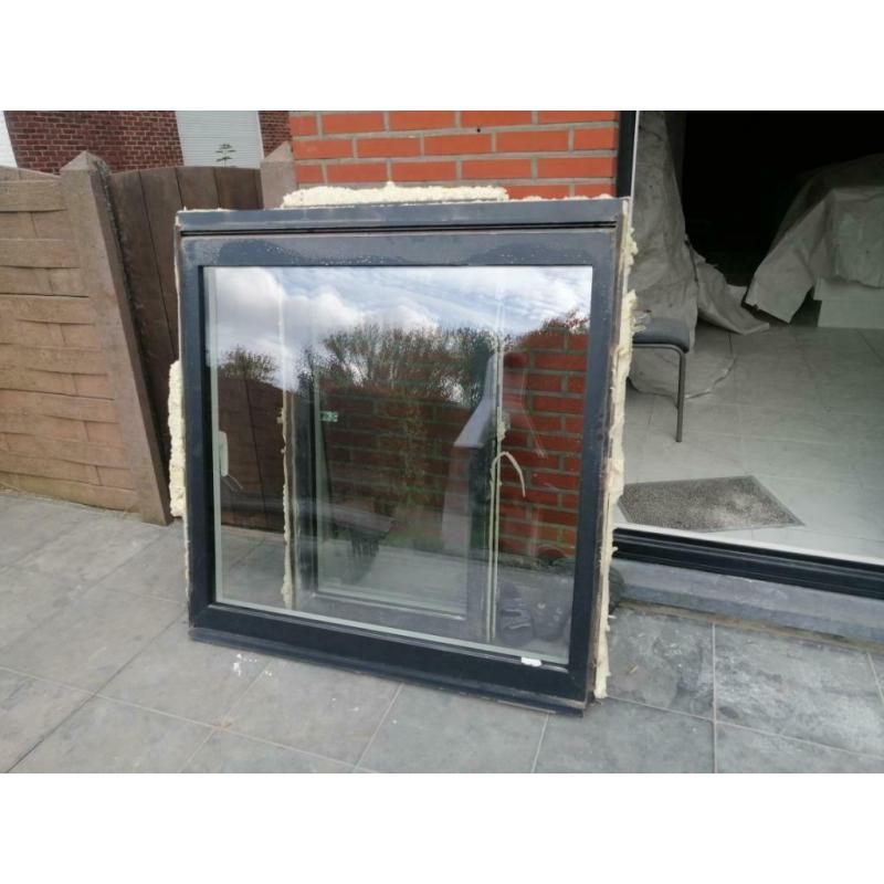 Fenêtre Profel en aluminium avec verre super isolant et vent