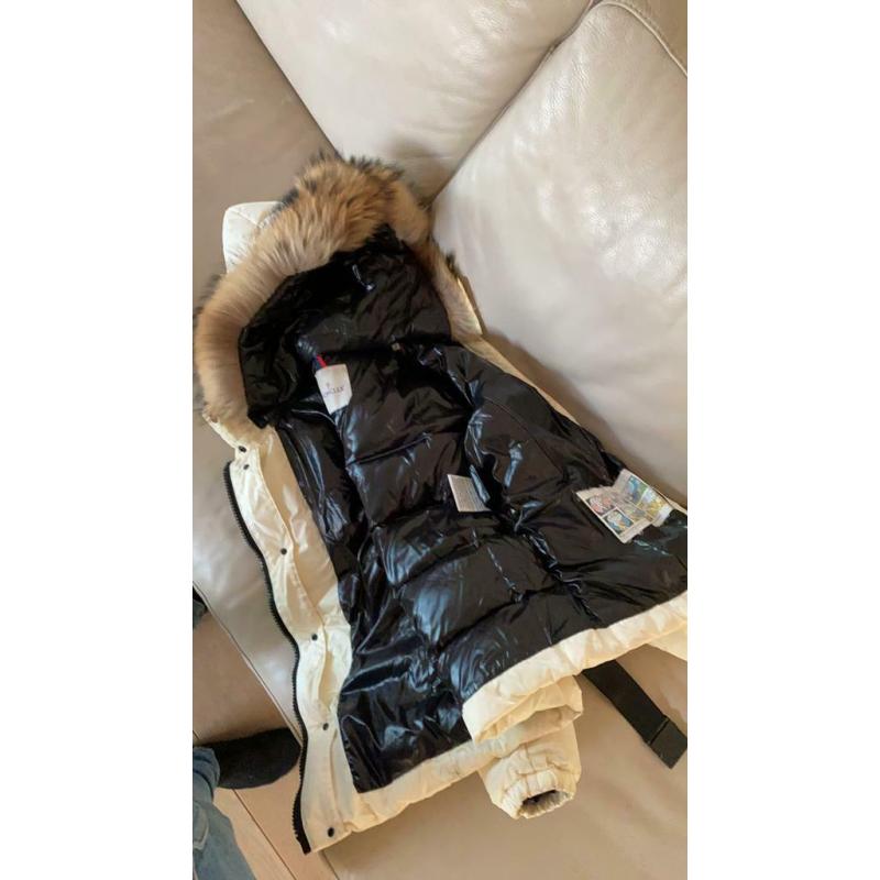 Moncler jas vrouw maat 3 (zo goed als nieuw)
