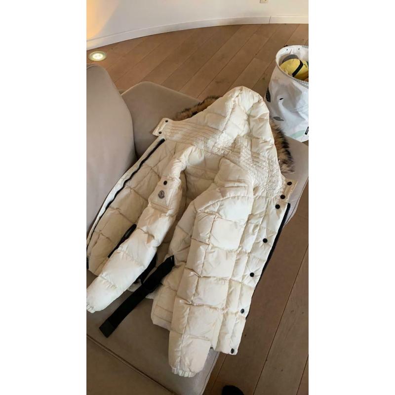 Moncler jas vrouw maat 3 (zo goed als nieuw)