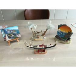 4 figurines (souvenirs) de l'étranger