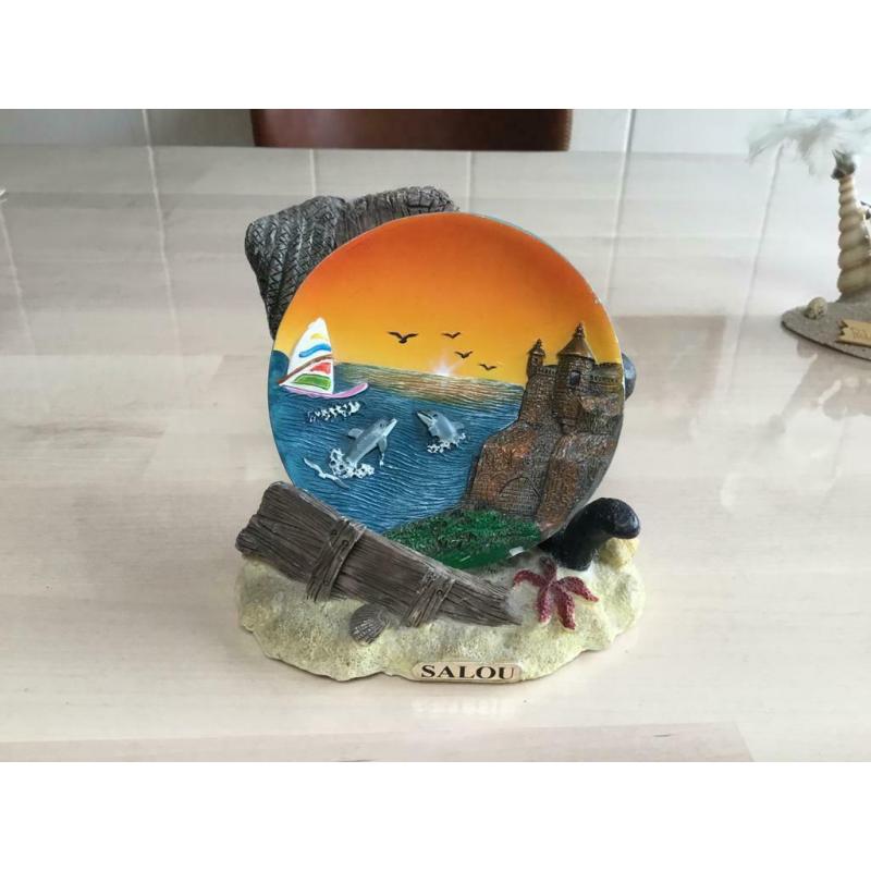 4 figurines (souvenirs) de l'étranger