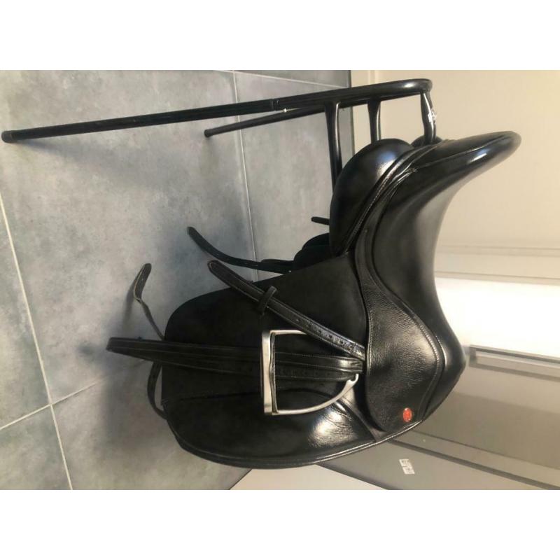 Dressuurzadel Kent & Masters 17,5”
