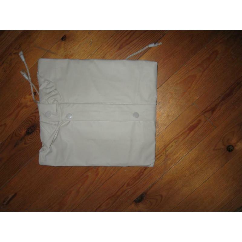 Veste PVC beige pour pluie intense ou pratique de pêche ou a