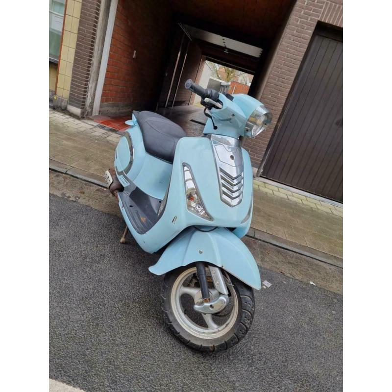 Scooter motto 125cc 9000km