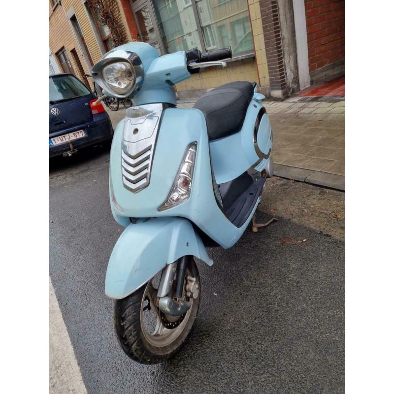 Scooter motto 125cc 9000km