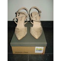 Beige dain pump trend one. Maat 37. Nooit gedragen