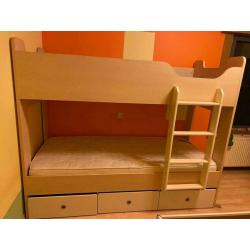 Kinderkamer met stapelbed