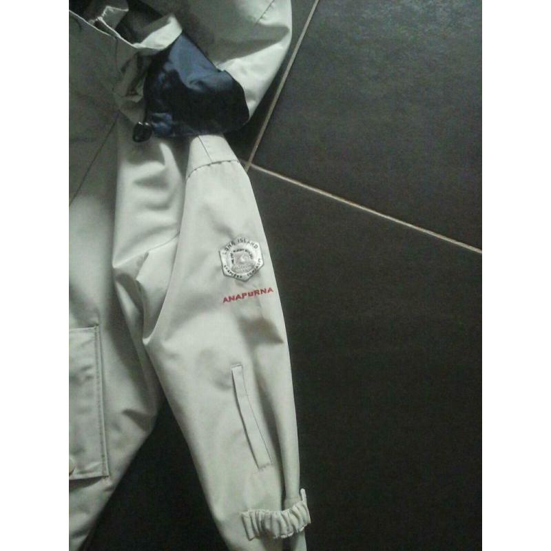 Veste anapurna taille 8 ans comme neuve