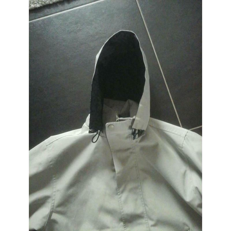 Veste anapurna taille 8 ans comme neuve