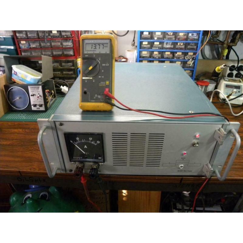 zware Tektronix voeding ruim 50A bij 13,8v zie foto's