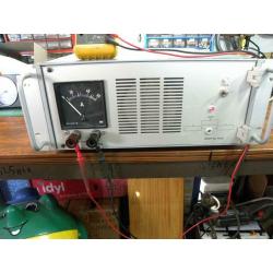 zware Tektronix voeding ruim 50A bij 13,8v zie foto's