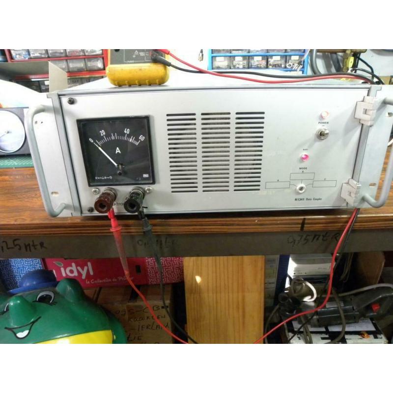 zware Tektronix voeding ruim 50A bij 13,8v zie foto's