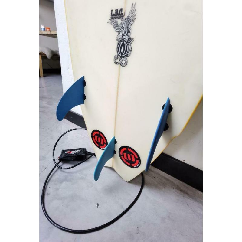 Surfboard fish 6.6 met leash, Slater vinnen en draagtas