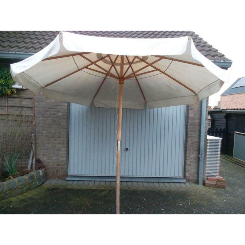 dit is 1 lot van 3 parasols,,,