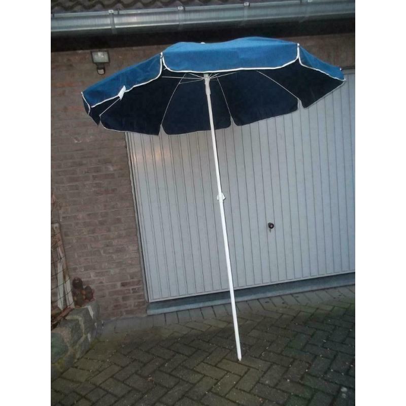 dit is 1 lot van 3 parasols,,,