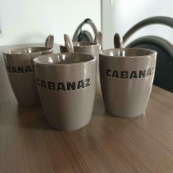Koffiezetapparaat + 4 koffietassen