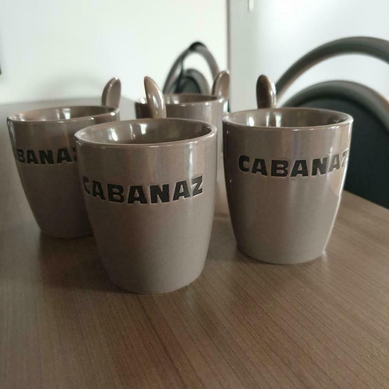 Koffiezetapparaat + 4 koffietassen